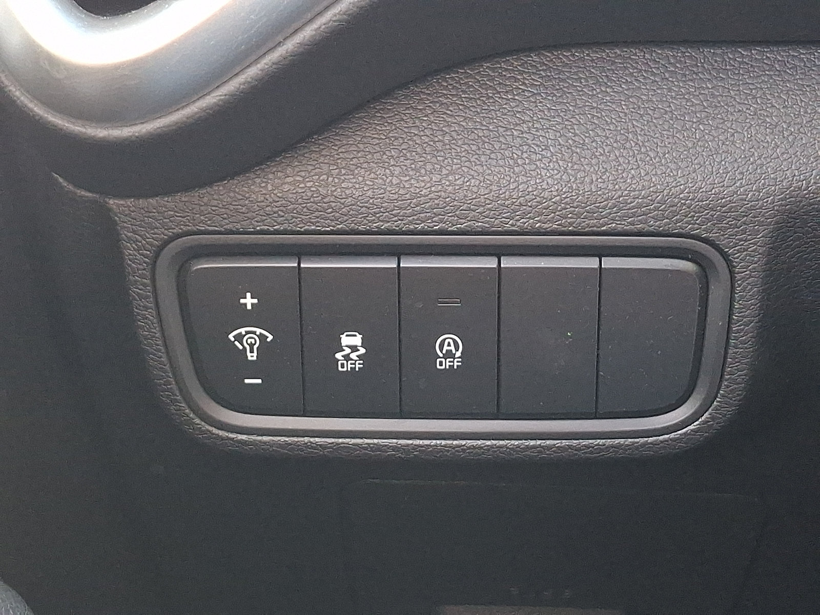 Certified 2025 Kia Soul LX w/ LX Technology Package FWD image 24
