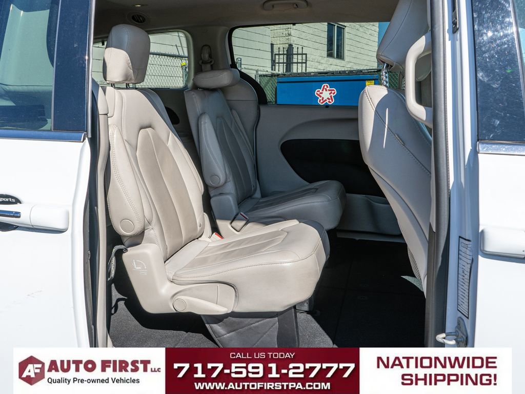 Used 2021 Chrysler Pacifica Touring-L FWD image 13
