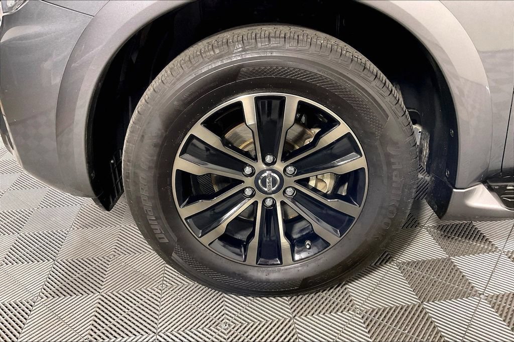 Used 2019 Nissan Armada Platinum w/ Captain's Chairs Package RWD image 10