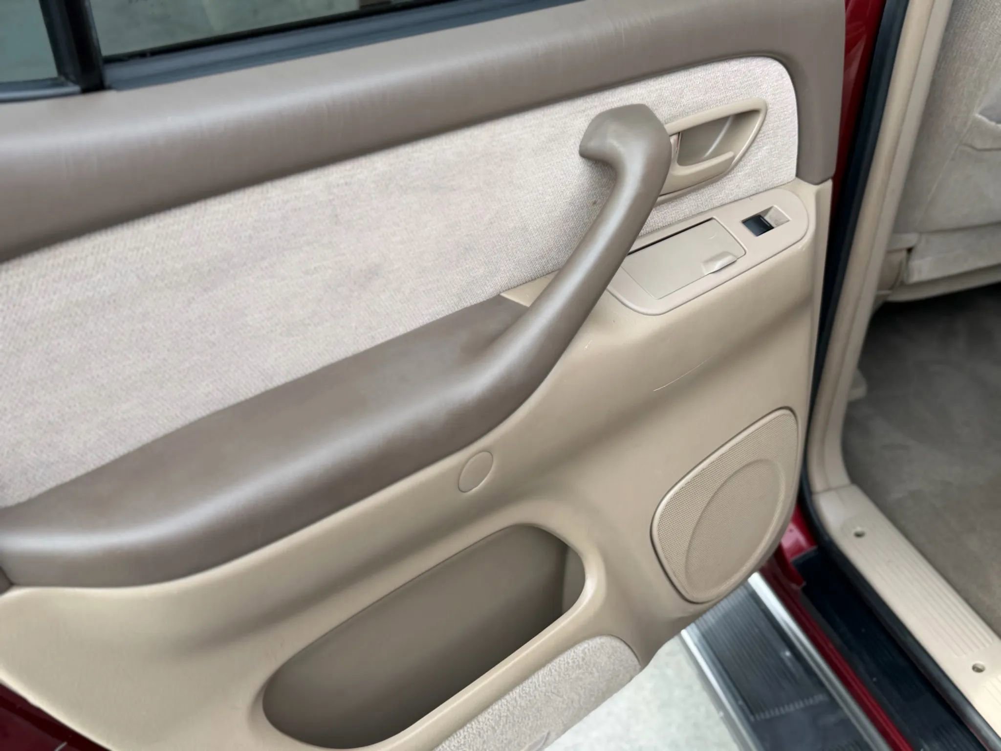 Used 2004 Toyota Sequoia SR5 image 31