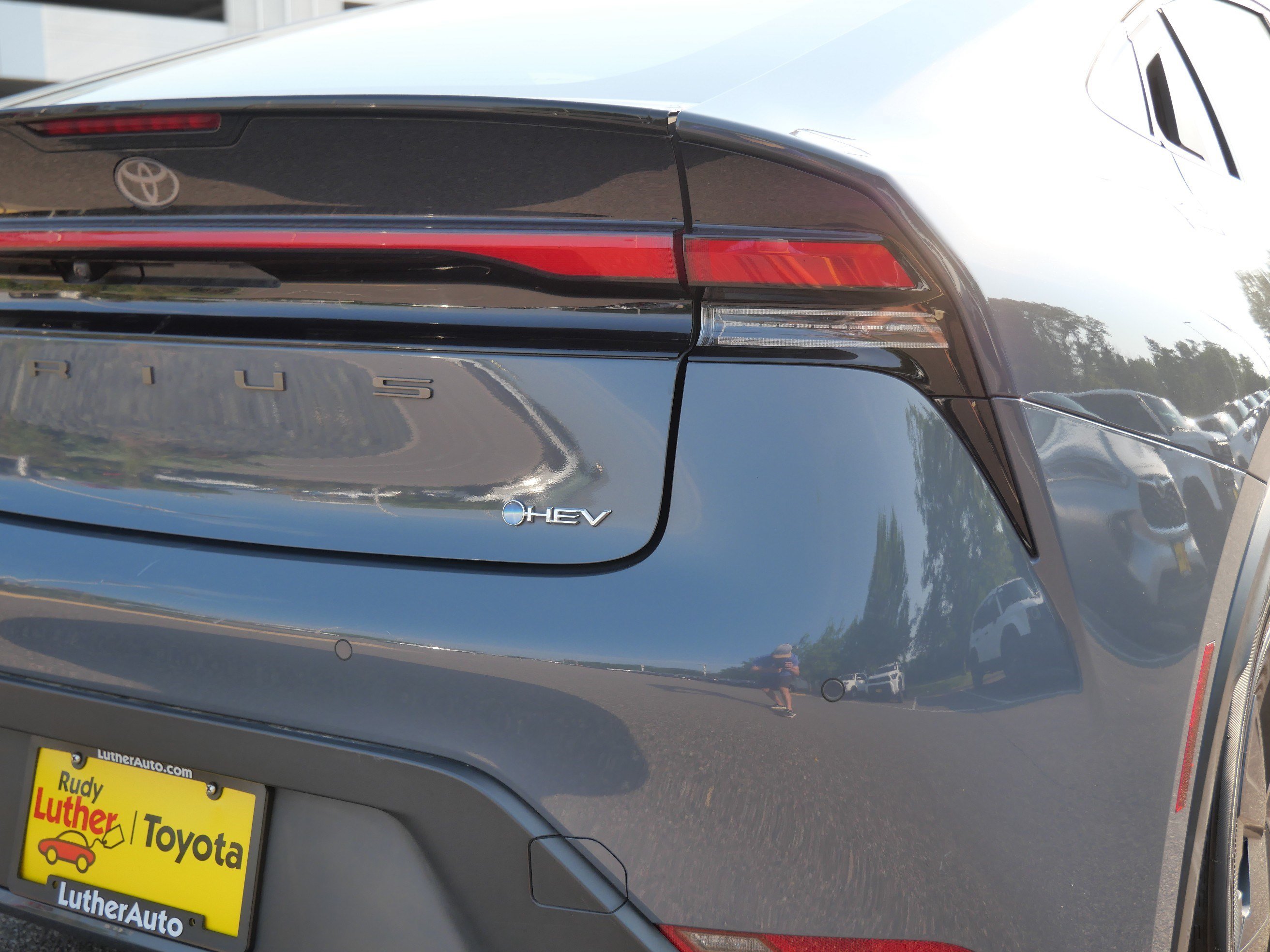 Certified 2025 Toyota Prius LE FWD image 18