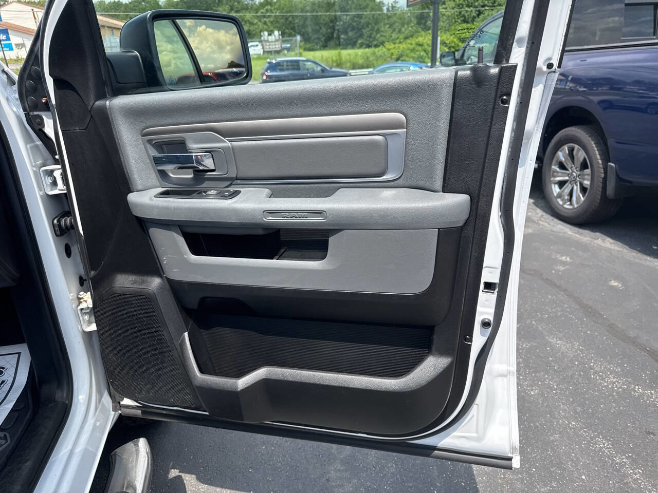 Used 2014 RAM 1500 Outdoorsman image 25