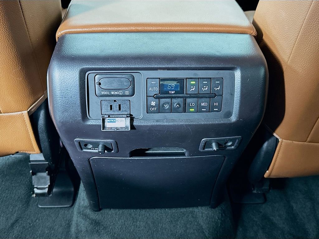 Used 2016 Toyota Sequoia Platinum image 26