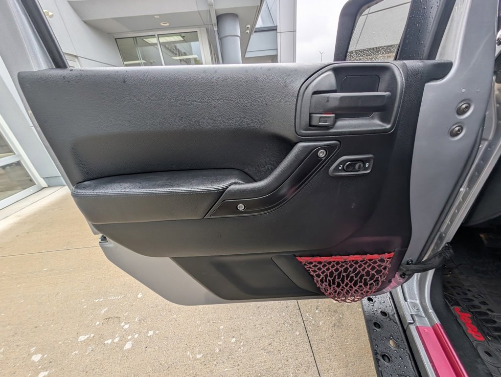 Used 2018 Jeep Wrangler Unlimited Rubicon image 38
