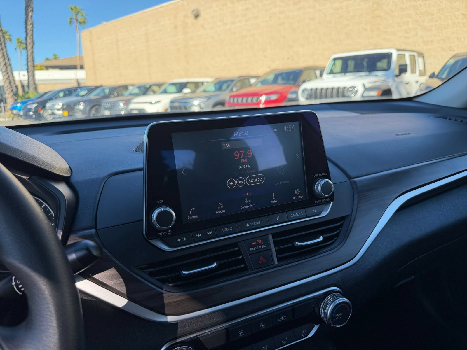 Used 2025 Nissan Altima 2.5 SV FWD image 19