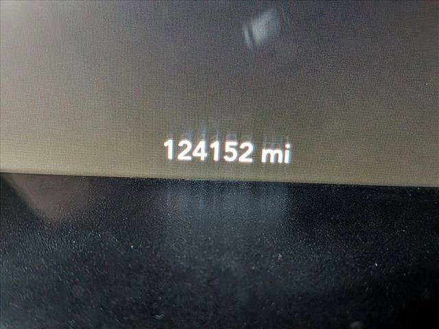 Used 2016 Dodge Challenger SXT image 11