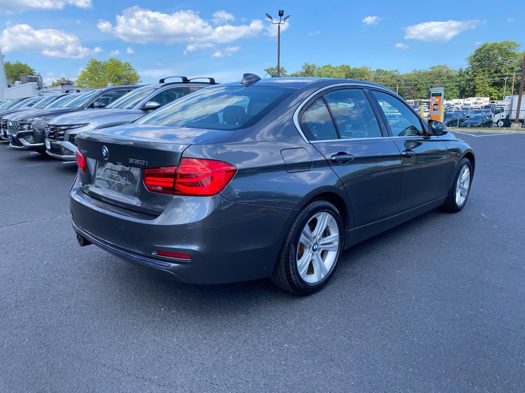 Used 2018 BMW 330i xDrive Sedan w/ Convenience Package AWD/4WD image 4