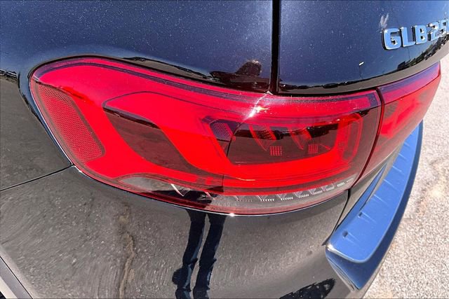 Used 2023 Mercedes-Benz GLB 250 4MATIC image 32