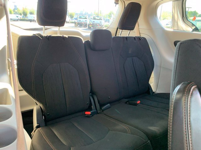Used 2018 Chrysler Pacifica L FWD image 13