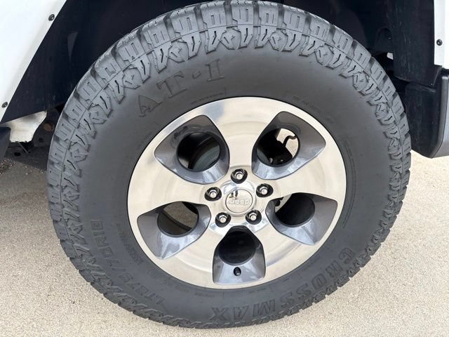Used 2018 Jeep Wrangler Unlimited Sahara w/ Connectivity Group AWD/4WD image 10
