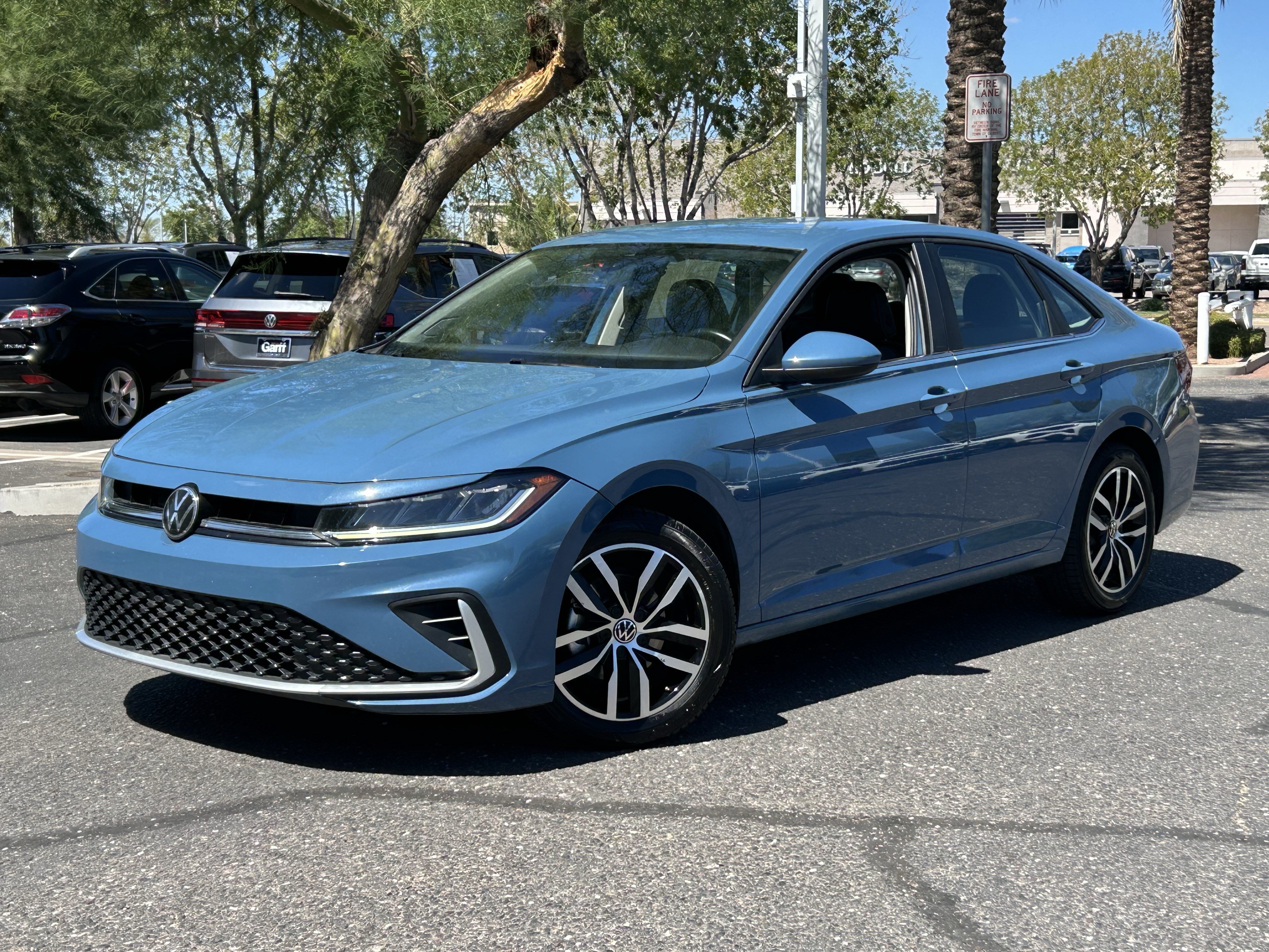 Used 2025 Volkswagen Jetta SE FWD image 31