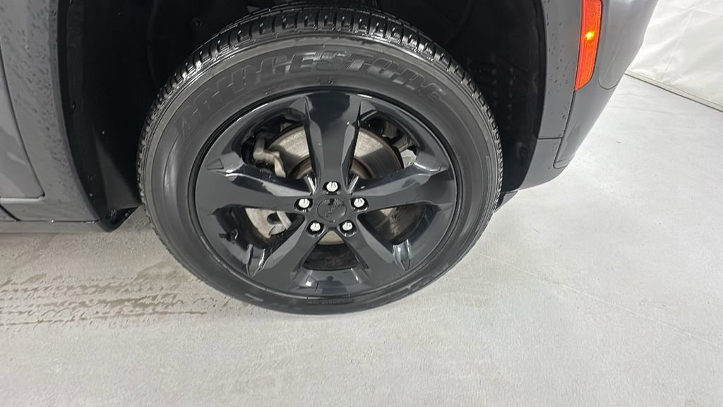 Used 2023 Jeep Grand Cherokee L Laredo image 9