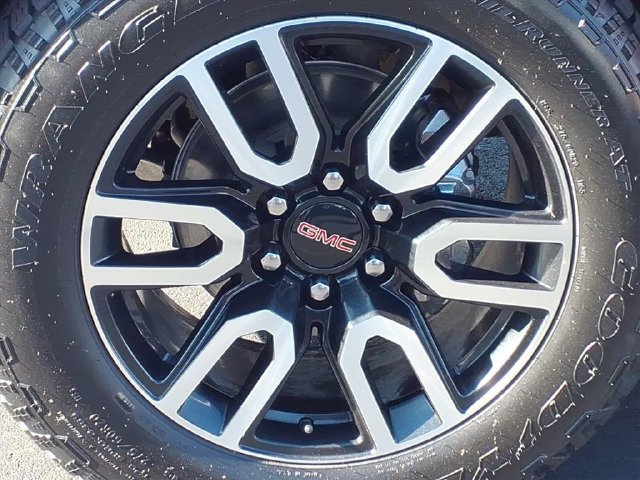 Certified 2023 GMC Yukon AT4 w/ Max Trailering Package AWD/4WD image 4