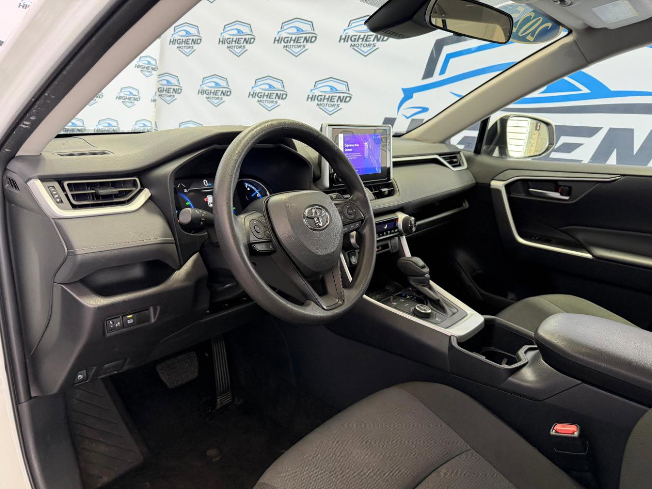 Used 2025 Toyota RAV4 XLE image 14