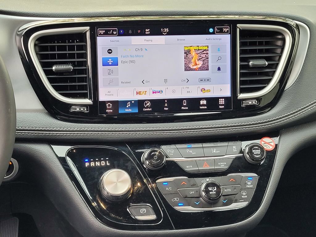 Used 2024 Chrysler Pacifica Select image 14