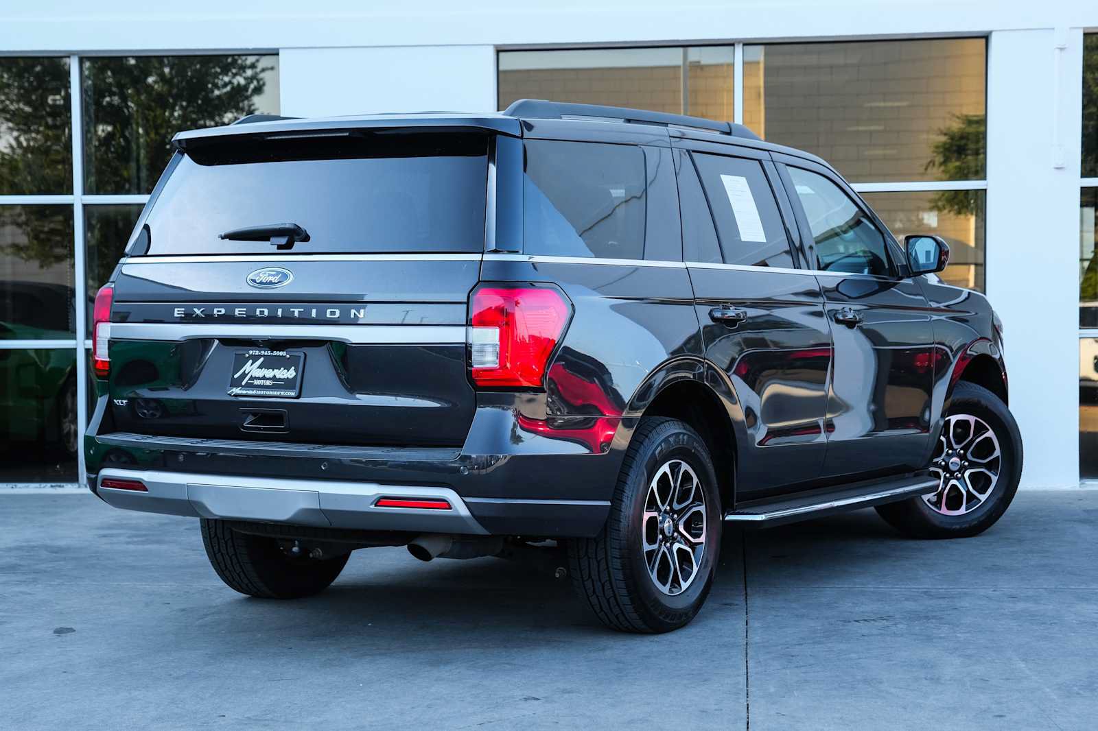 Used 2023 Ford Expedition XLT RWD image 10
