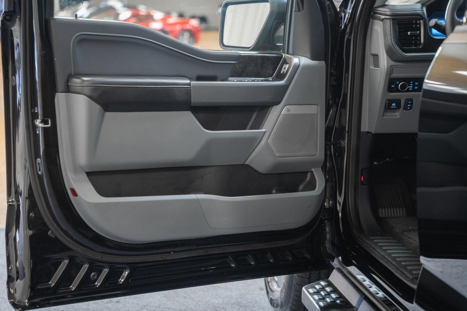 Used 2025 Ford F150 Lightning Flash AWD/4WD image 42