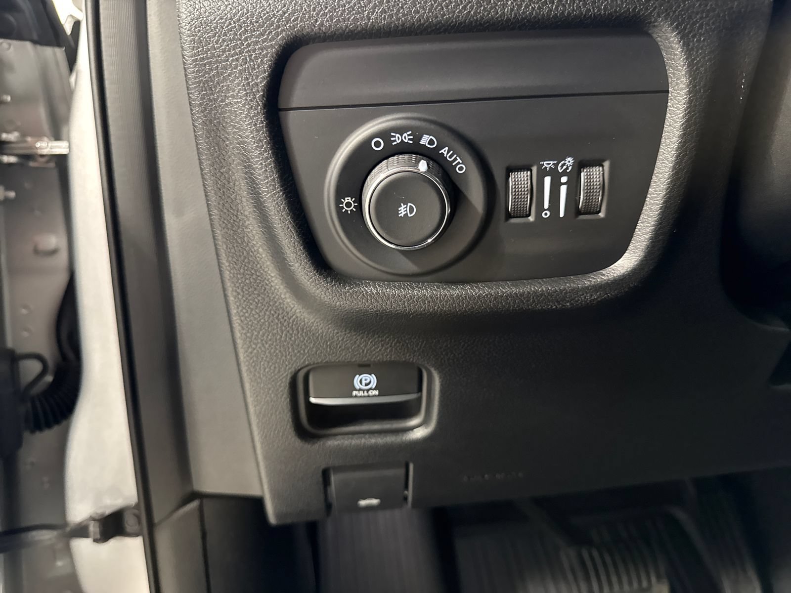 Used 2022 Jeep Grand Cherokee Limited AWD/4WD image 16