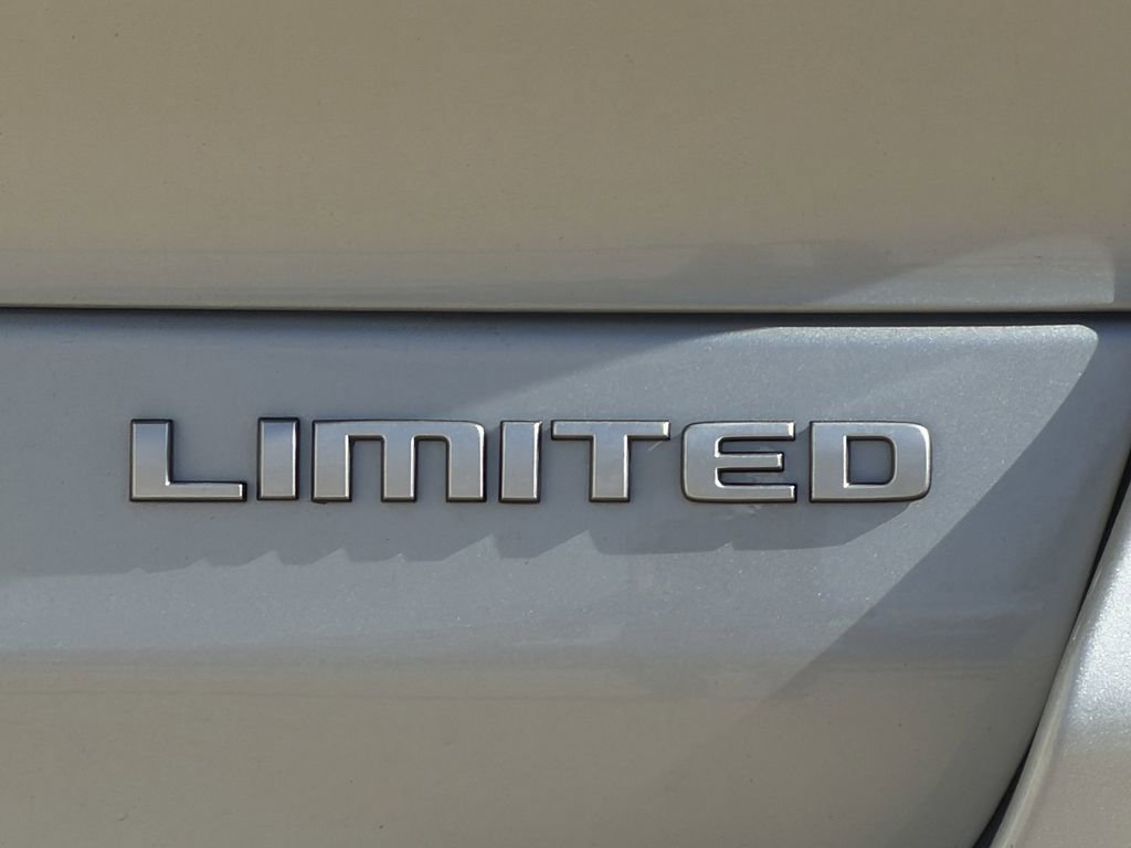 New 2025 Jeep Grand Cherokee L Limited w/ Trailer Tow Package AWD/4WD image 9