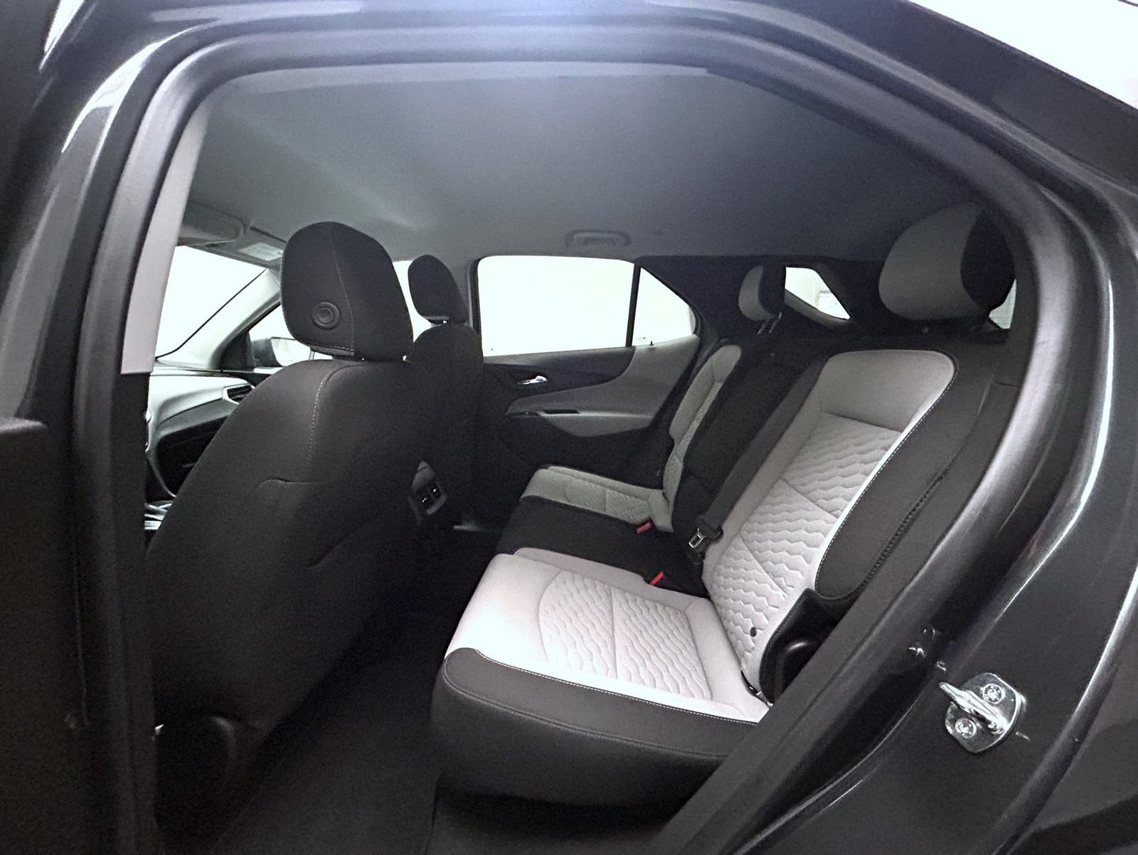 Used 2019 Chevrolet Equinox LS w/ LS Convenience Package AWD/4WD image 19
