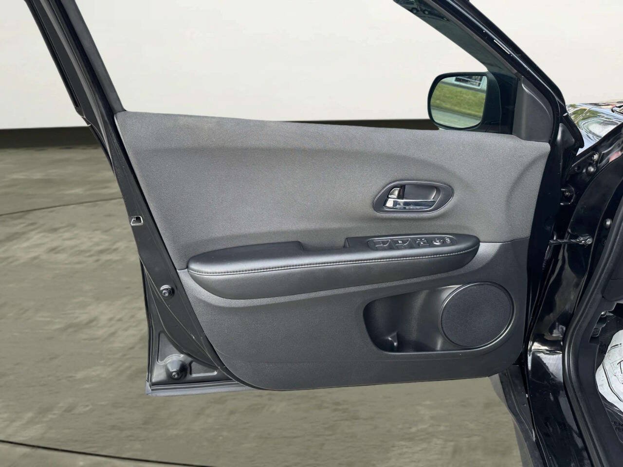 Used 2019 Honda HR-V LX image 10