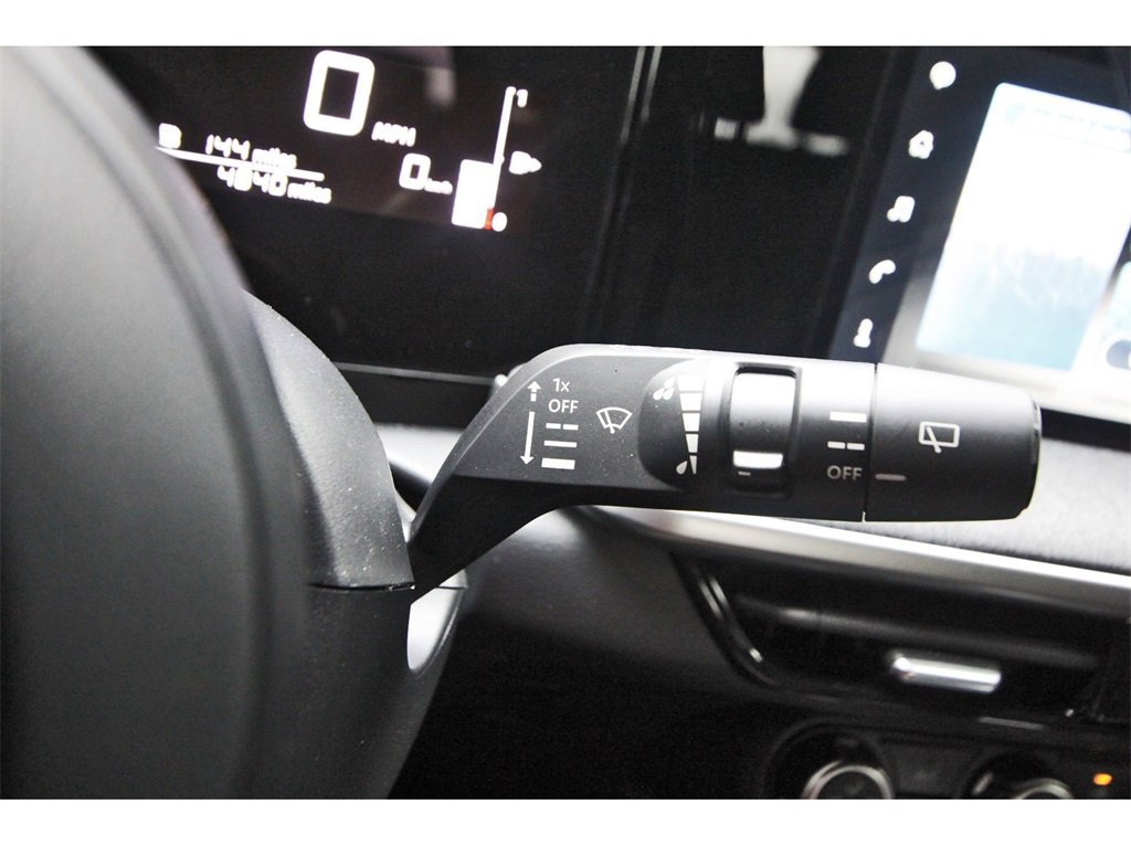 Used 2025 Nissan Kicks SV image 16