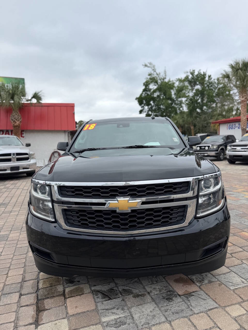 Used 2018 Chevrolet Suburban LT RWD image 1