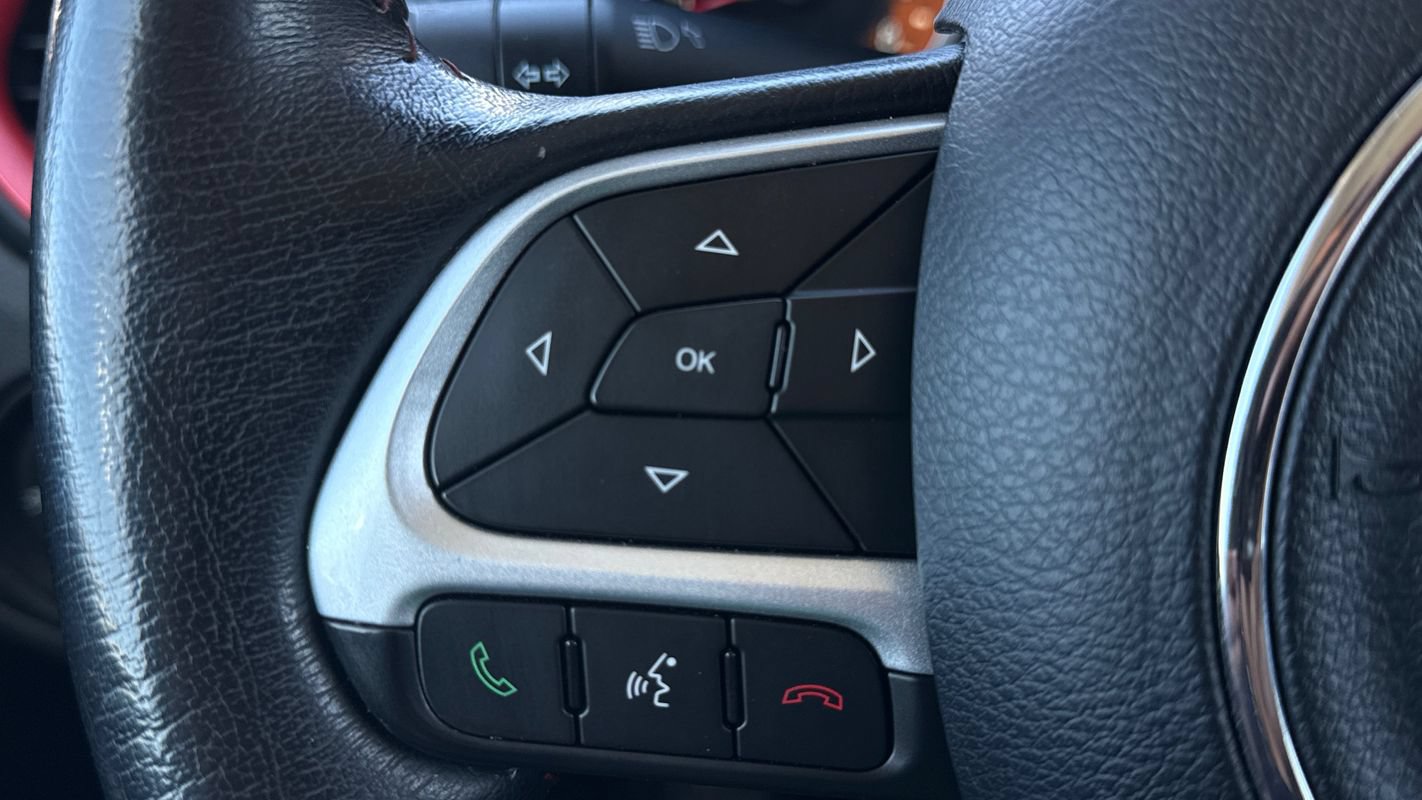 Used 2016 Jeep Renegade Trailhawk AWD/4WD image 33