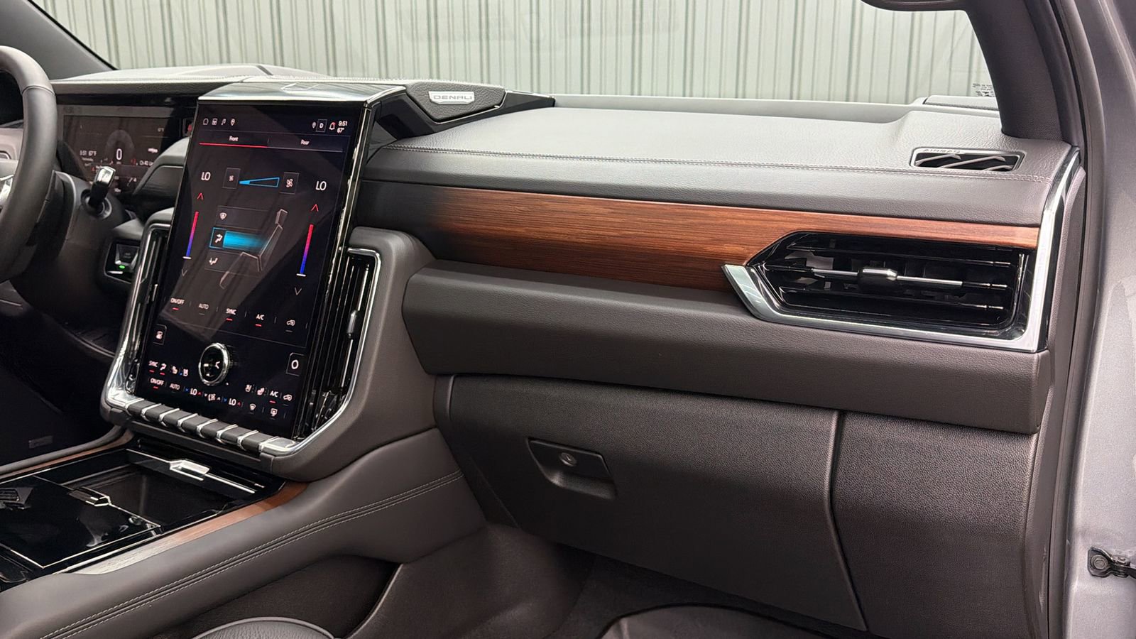 Used 2026 GMC Yukon Denali w/ Sun & Power Step Package AWD/4WD image 37