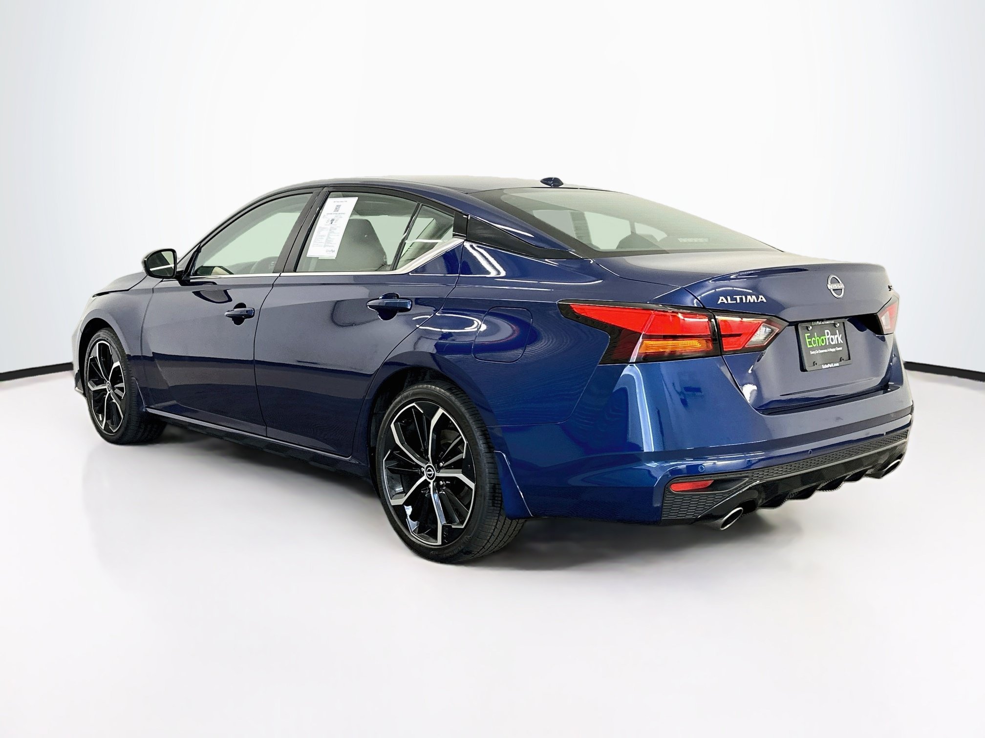 Used 2024 Nissan Altima 2.5 SR w/ SR Premium Package FWD image 5