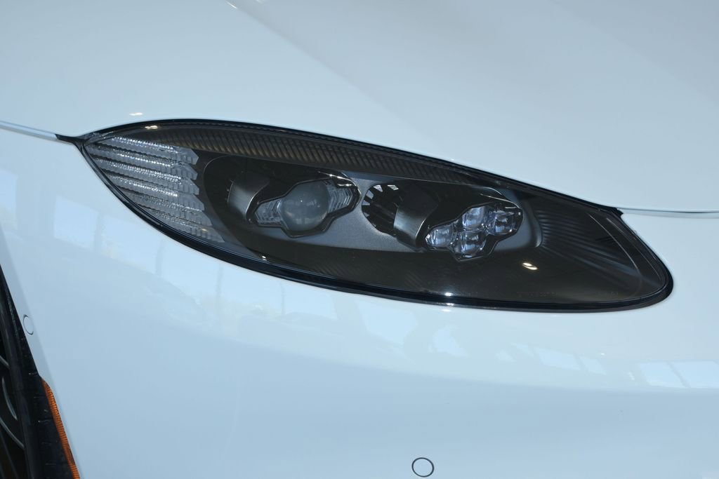 Used 2023 Aston Martin V8 Vantage Coupe RWD image 14