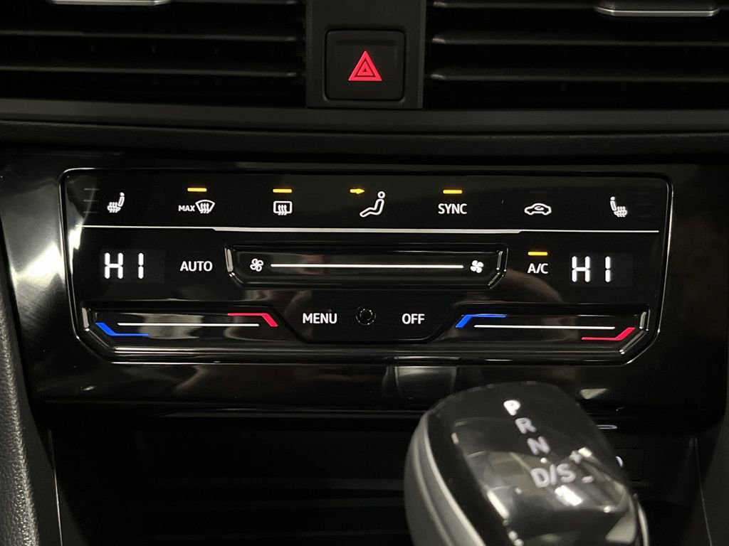 Used 2025 Volkswagen Jetta SE w/ Sunroof Package image 19