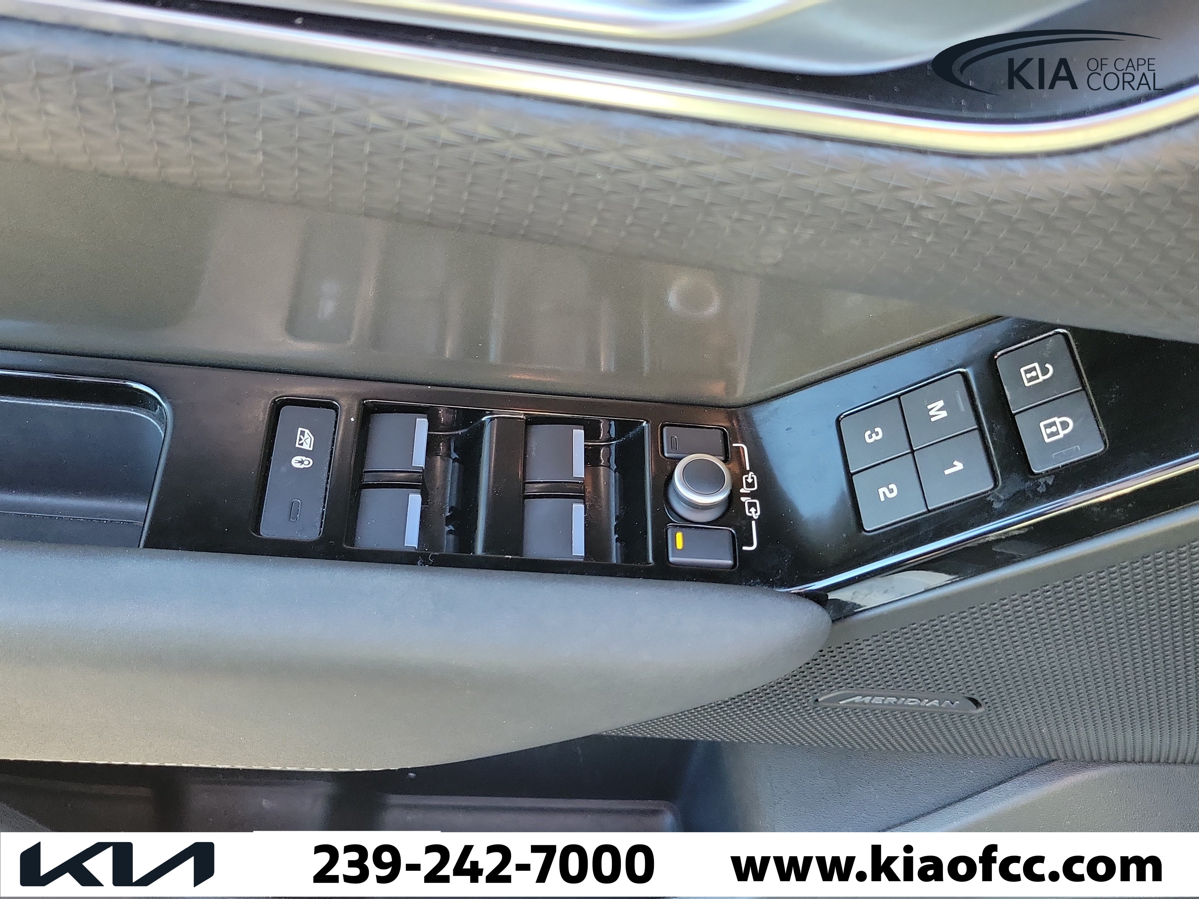 Used 2022 Land Rover Range Rover Velar S AWD/4WD image 24