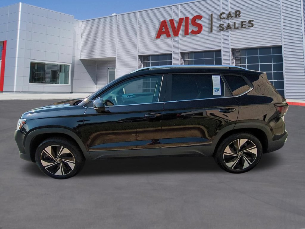 Used 2025 Volkswagen Taos SE AWD/4WD image 10