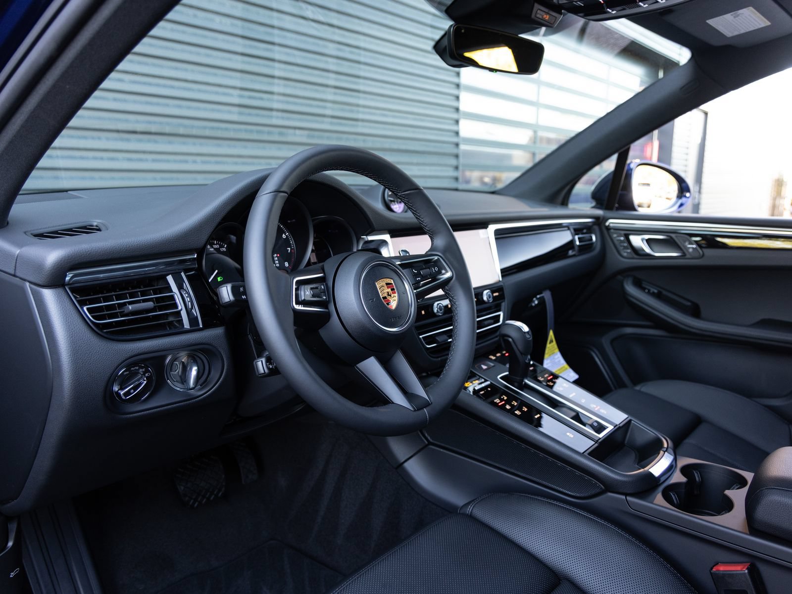 Certified 2026 Porsche Macan AWD/4WD image 4