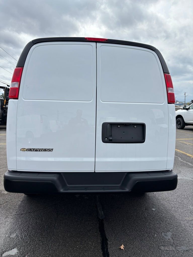 New 2026 Chevrolet Express 2500 RWD image 9