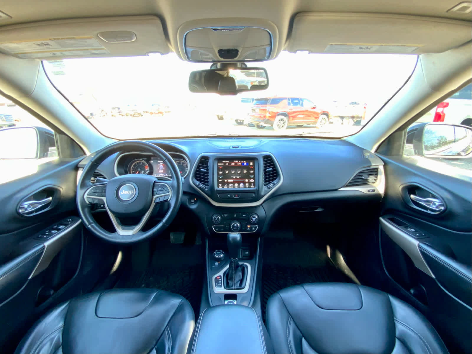 Used 2018 Jeep Cherokee Limited image 31