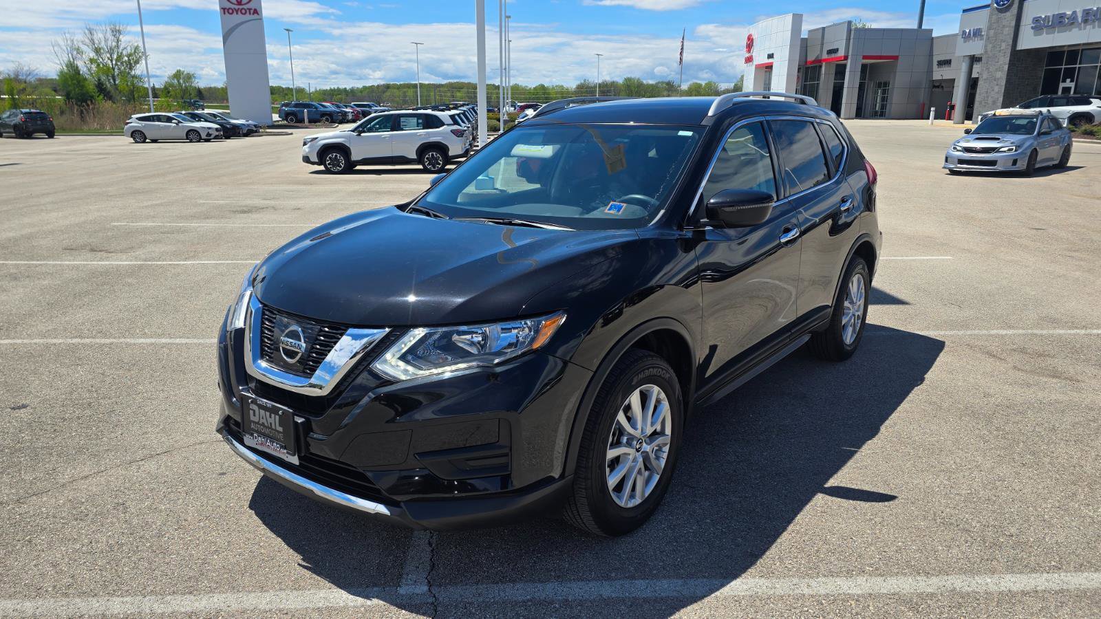 Used 2017 Nissan Rogue SV AWD/4WD image 3