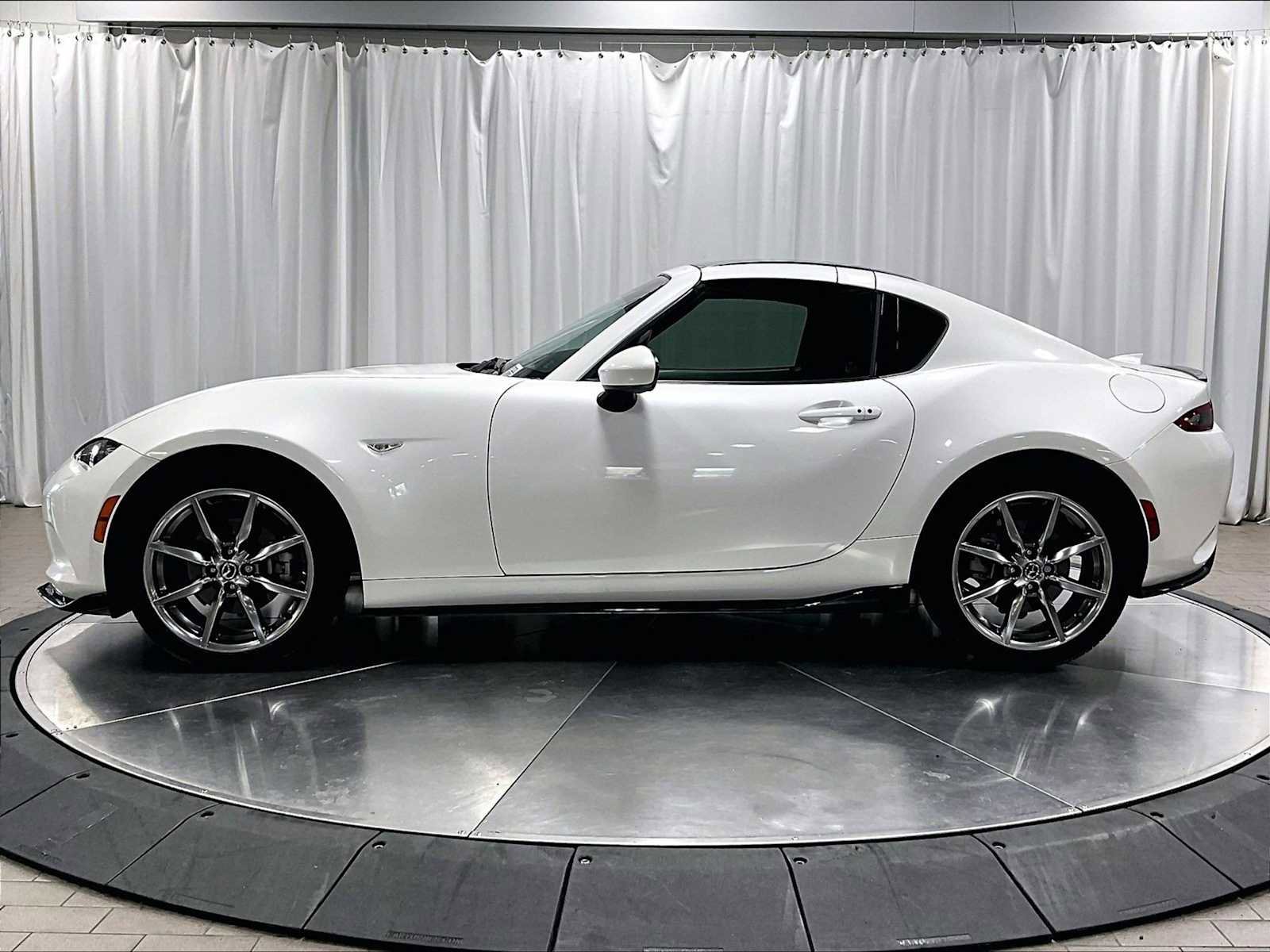 Used 2023 MAZDA MX-5 Miata Grand Touring image 2