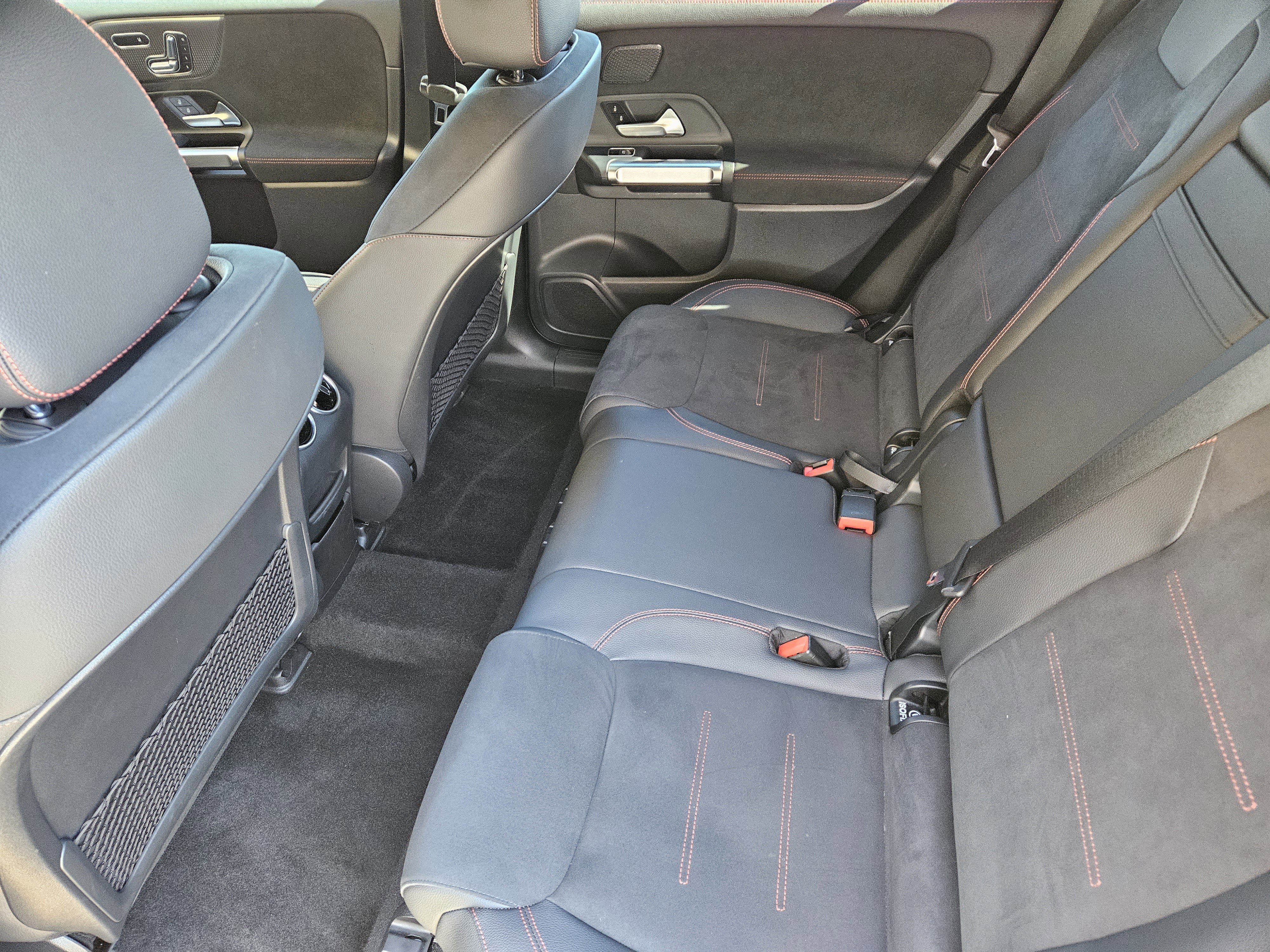 Used 2023 Mercedes-Benz EQB 300 4MATIC image 30