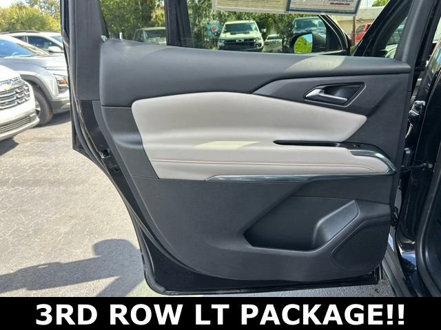 Used 2025 Chevrolet Traverse LT FWD image 13