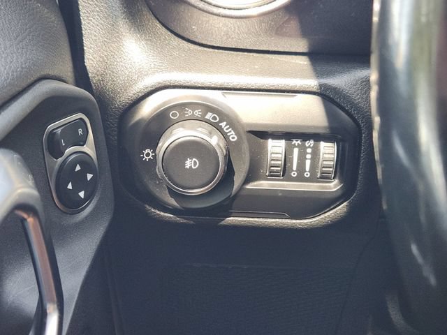 Used 2020 Jeep Wrangler Unlimited Sahara AWD/4WD image 22