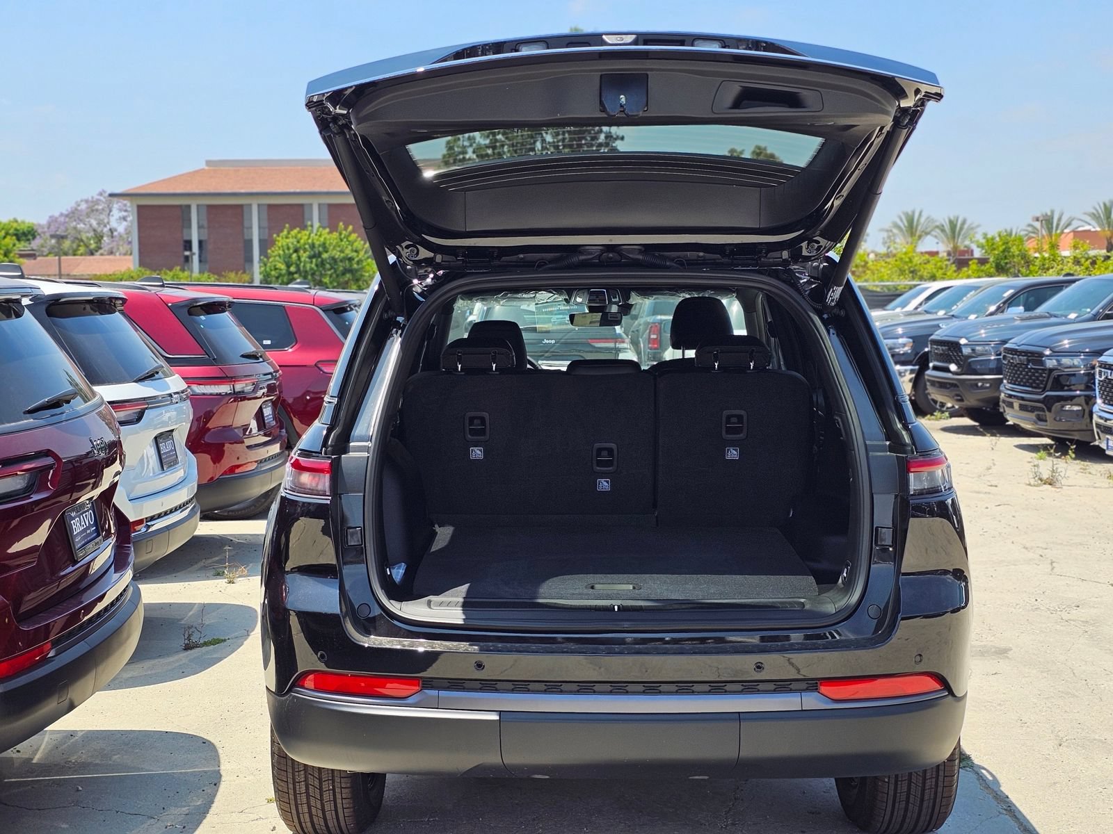 New 2026 Jeep Grand Cherokee Altitude RWD image 7