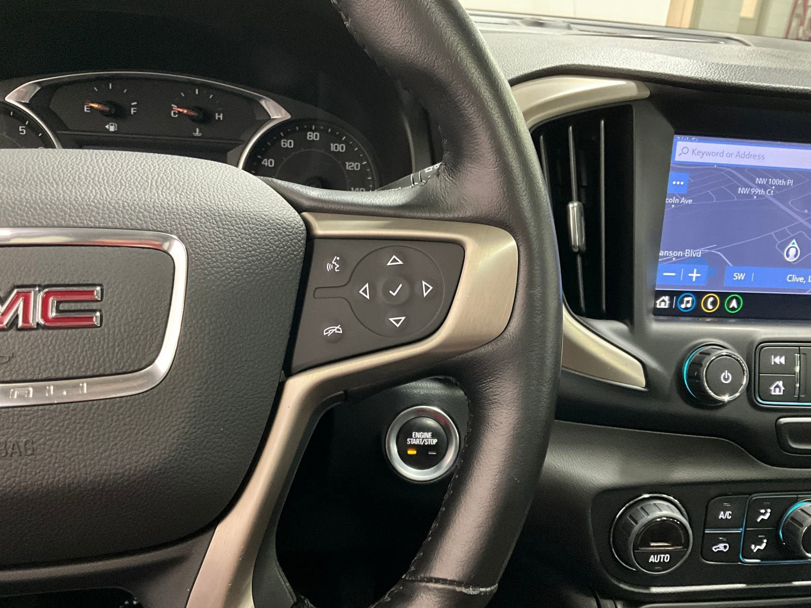 Used 2020 GMC Terrain Denali w/ GMC Pro Grade Package AWD/4WD image 18