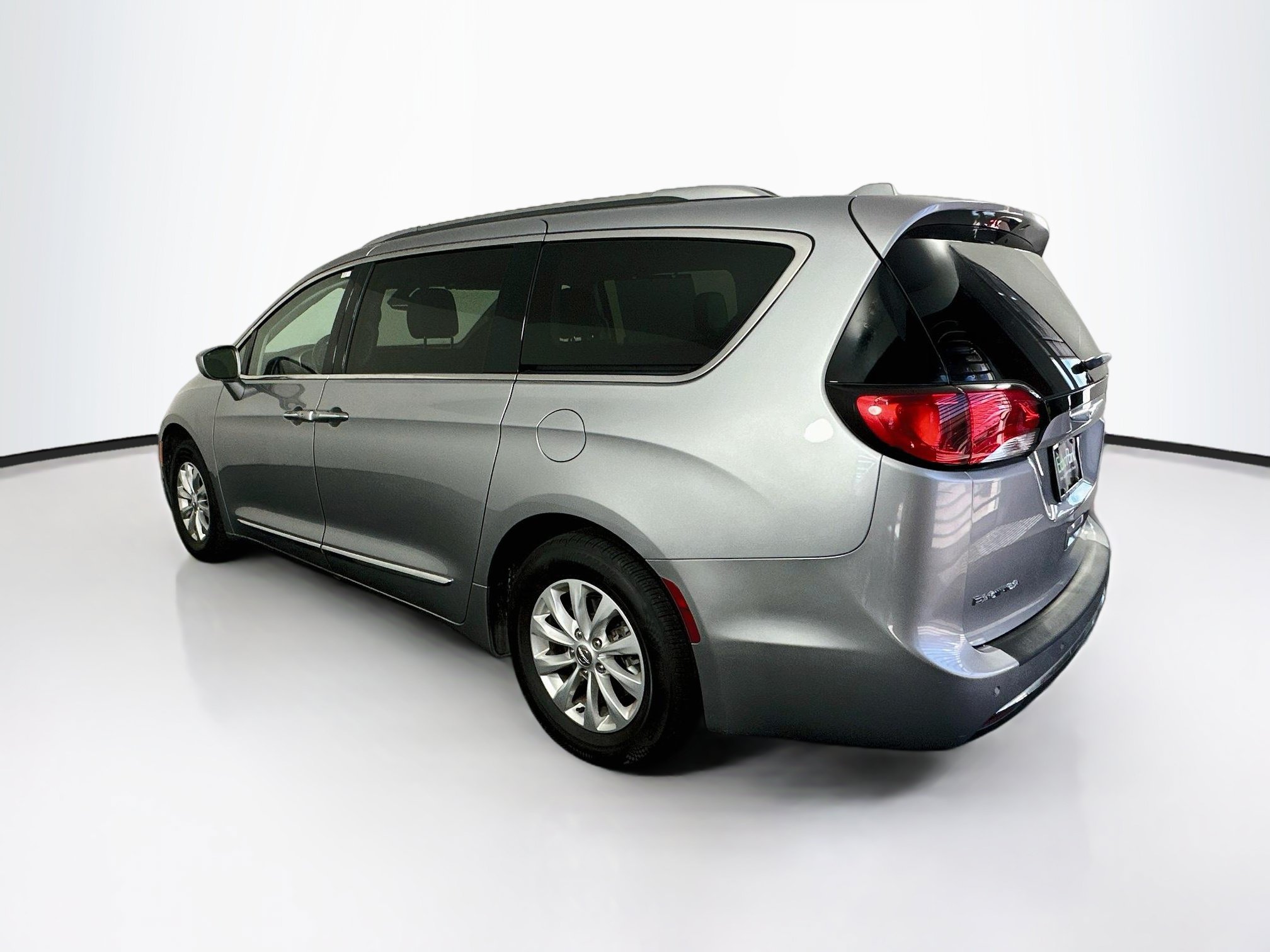 Used 2019 Chrysler Pacifica Touring-L FWD image 5