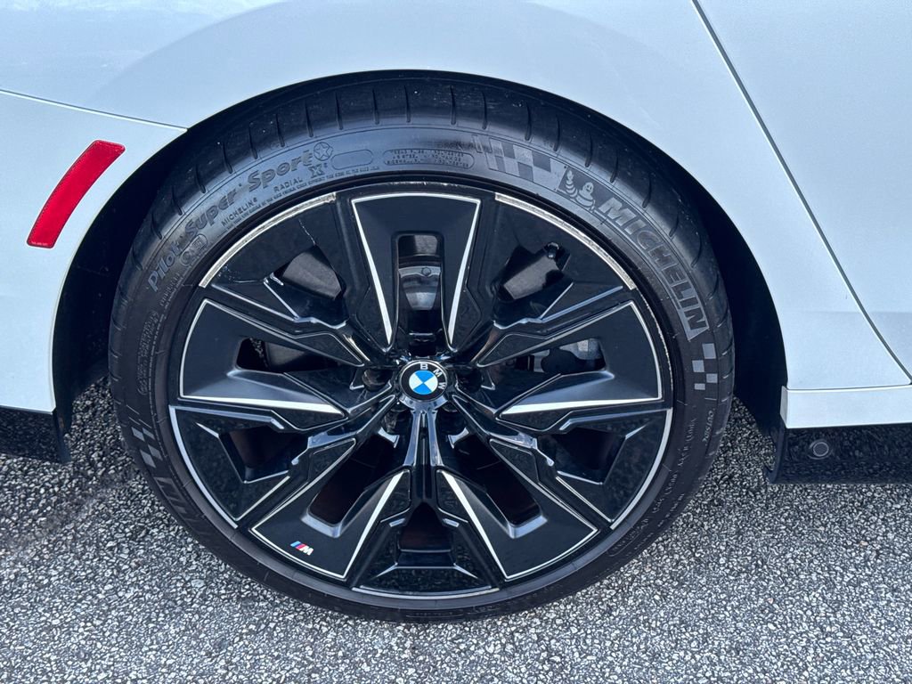 Used 2023 BMW 760i xDrive image 16