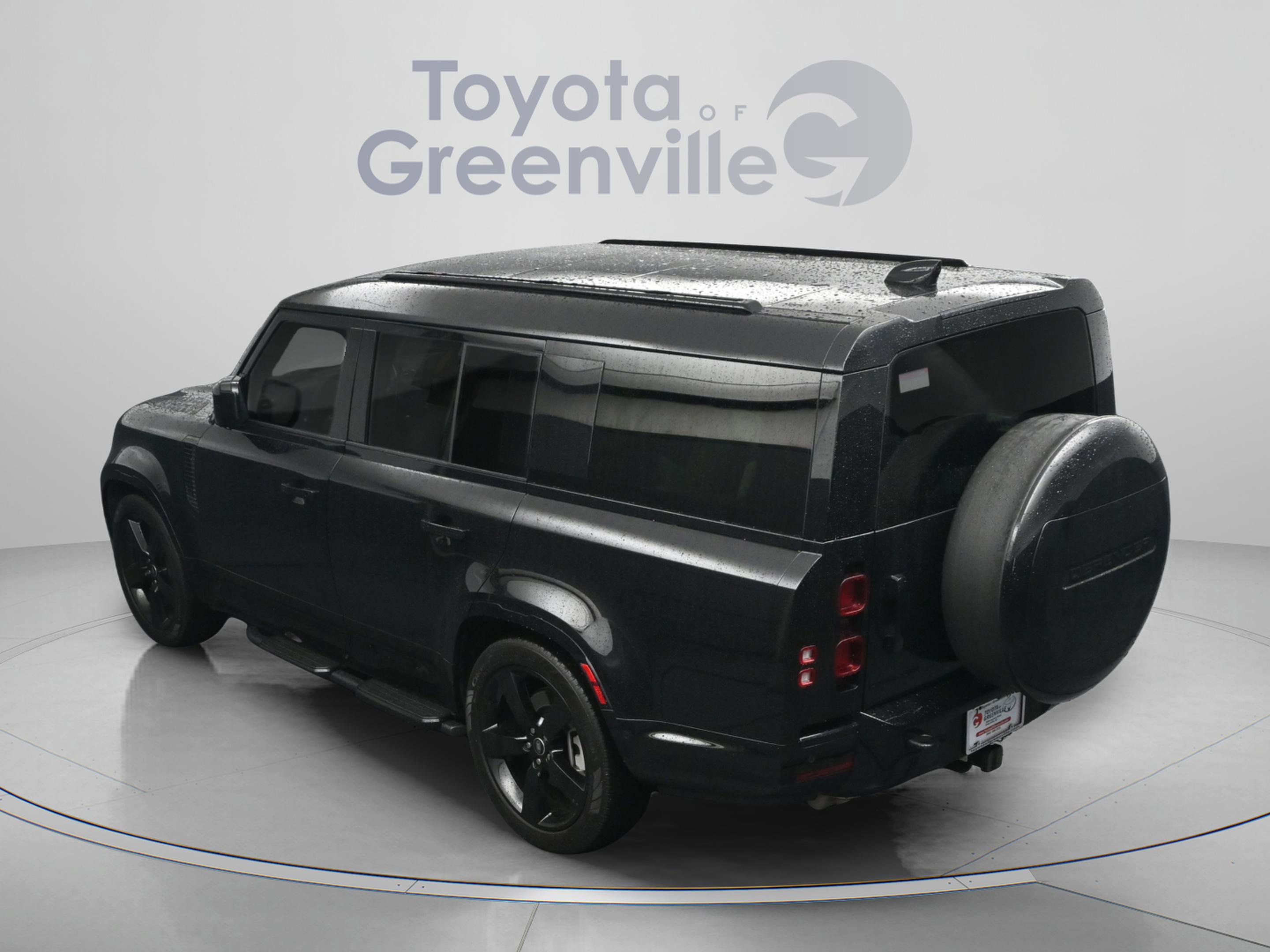 Used 2025 Land Rover Defender 130 X-Dynamic SE AWD/4WD image 9