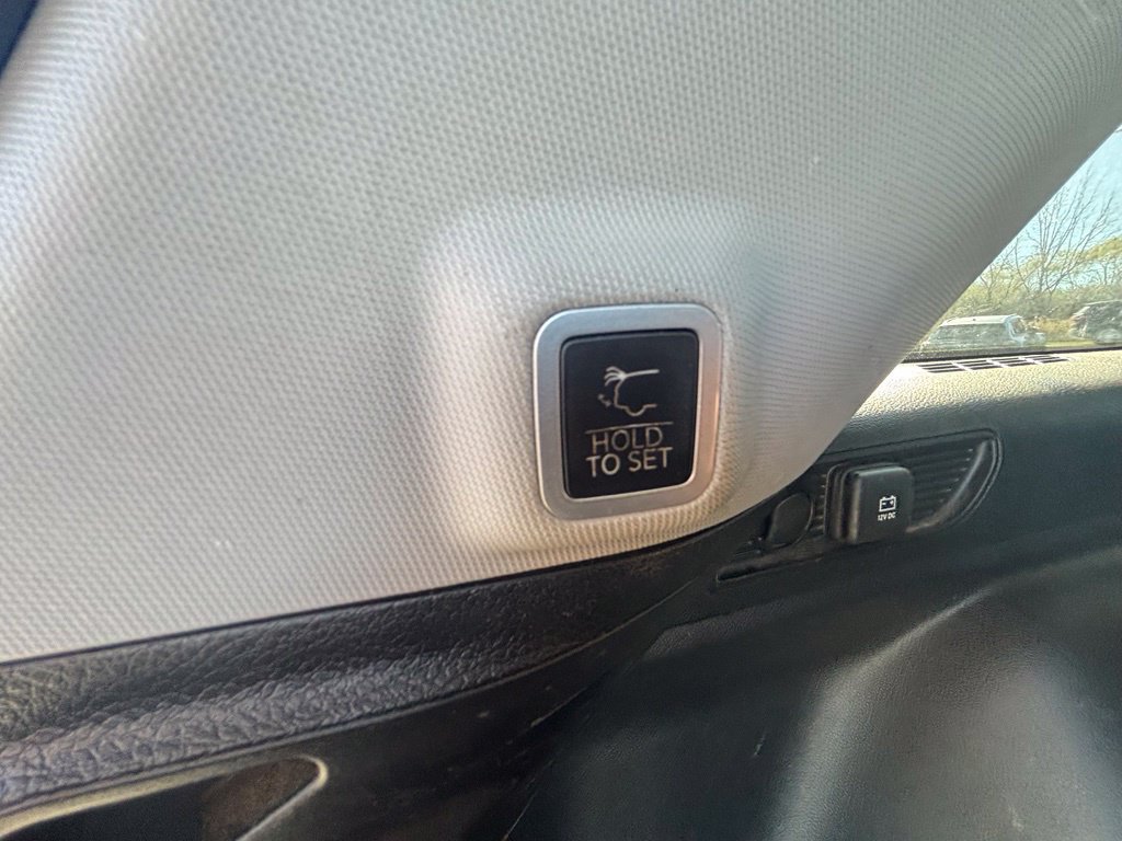 Used 2022 Jeep Grand Cherokee Laredo w/ Luxury Tech Group I AWD/4WD image 48