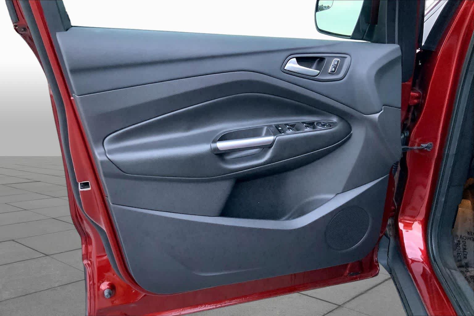 Used 2016 Ford Escape SE w/ Equipment Group 201A FWD image 20