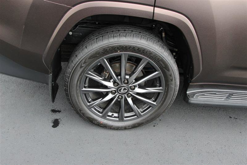 Used 2024 Lexus LX 600 F Sport image 29